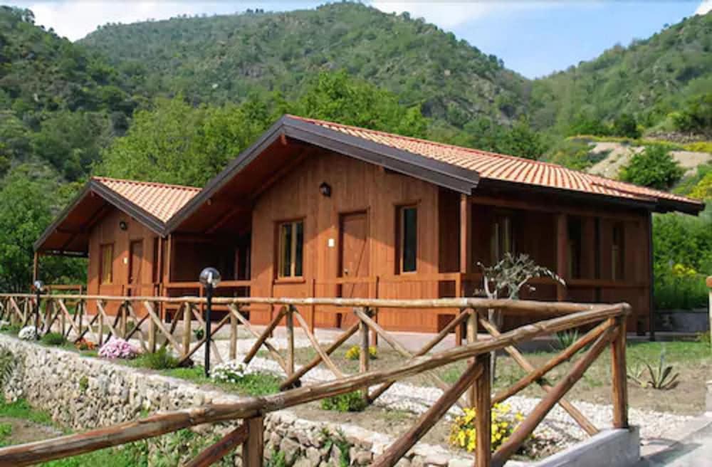 Agriturismo San Cataldo Motta Camastra Екстериор снимка